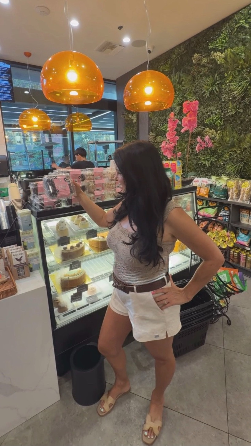 Low rise shorts, a cute tank top, and tan slides make for a cute early falloutfit! 🤍

#linenshorts #flats #cami #freepeopletanktop #falloutfitswomen