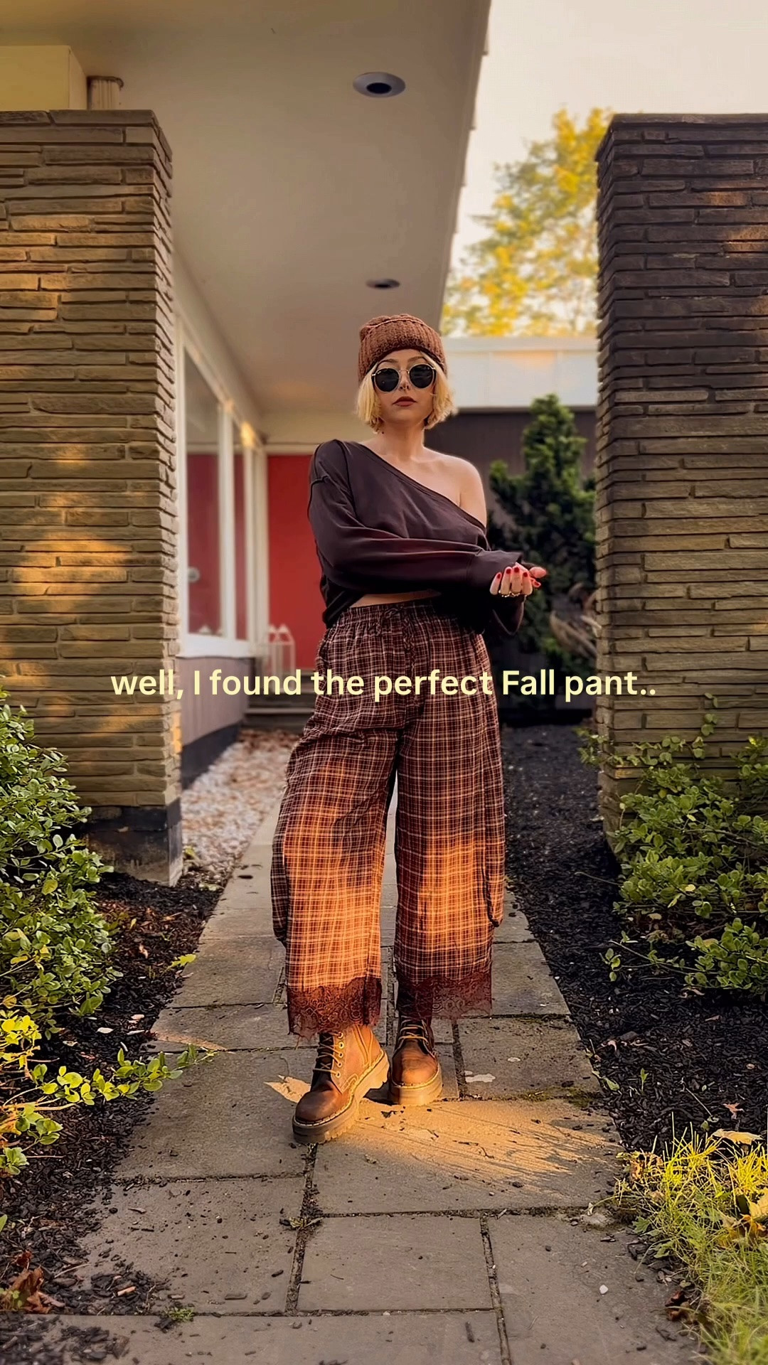 plaid, lace hem, perfect crop, elastic waist, drawstring, anndddd pockets ✔️ comes in tons of other colors too (I already have 3😅) wearing a size L and I’m 5’5 for reference!

#LTKgrwm #LTKootd #LTKMidsize
