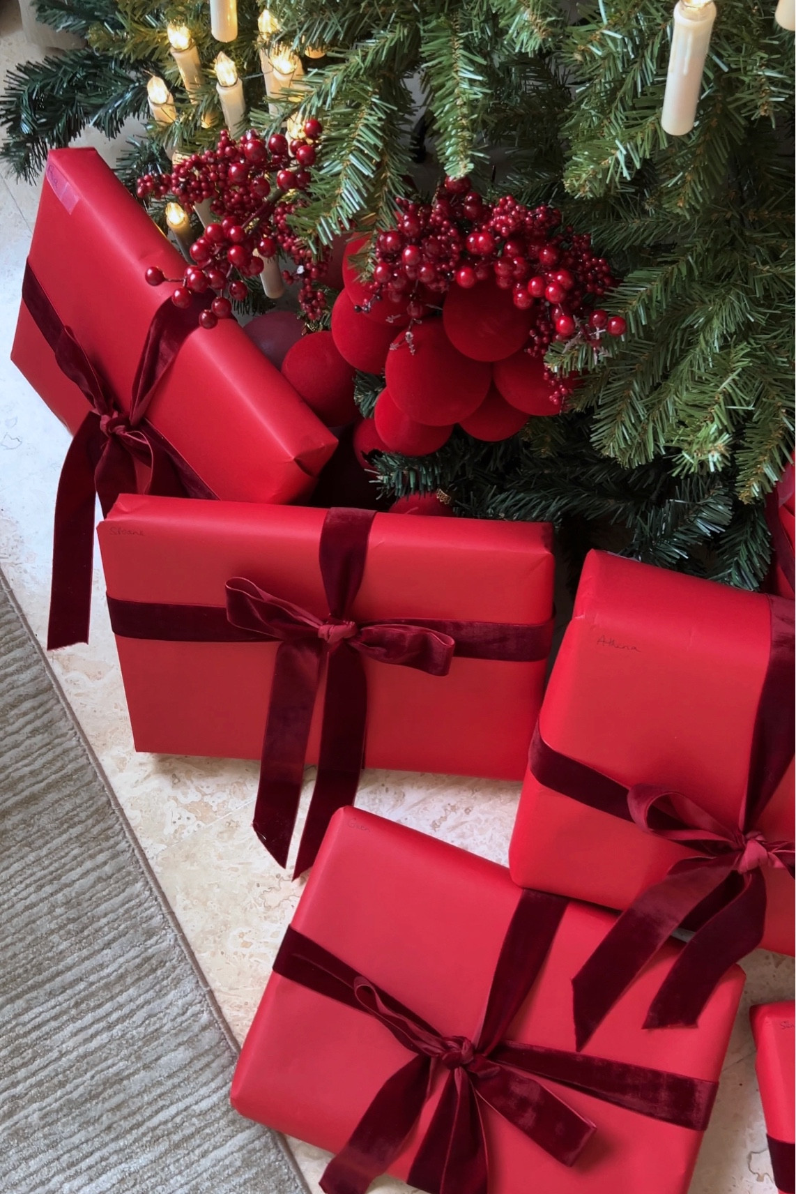 How pretty is this red Kraft paper and burgundy bow combo? Just screams classic Christmas. 🎁 


#christmaswrapping #christmaswrappingpaper #christmaswrappingideas #redchristmas #redchristmastree 



#LTKGiftGuide #LTKHoliday #LTKSeasonal