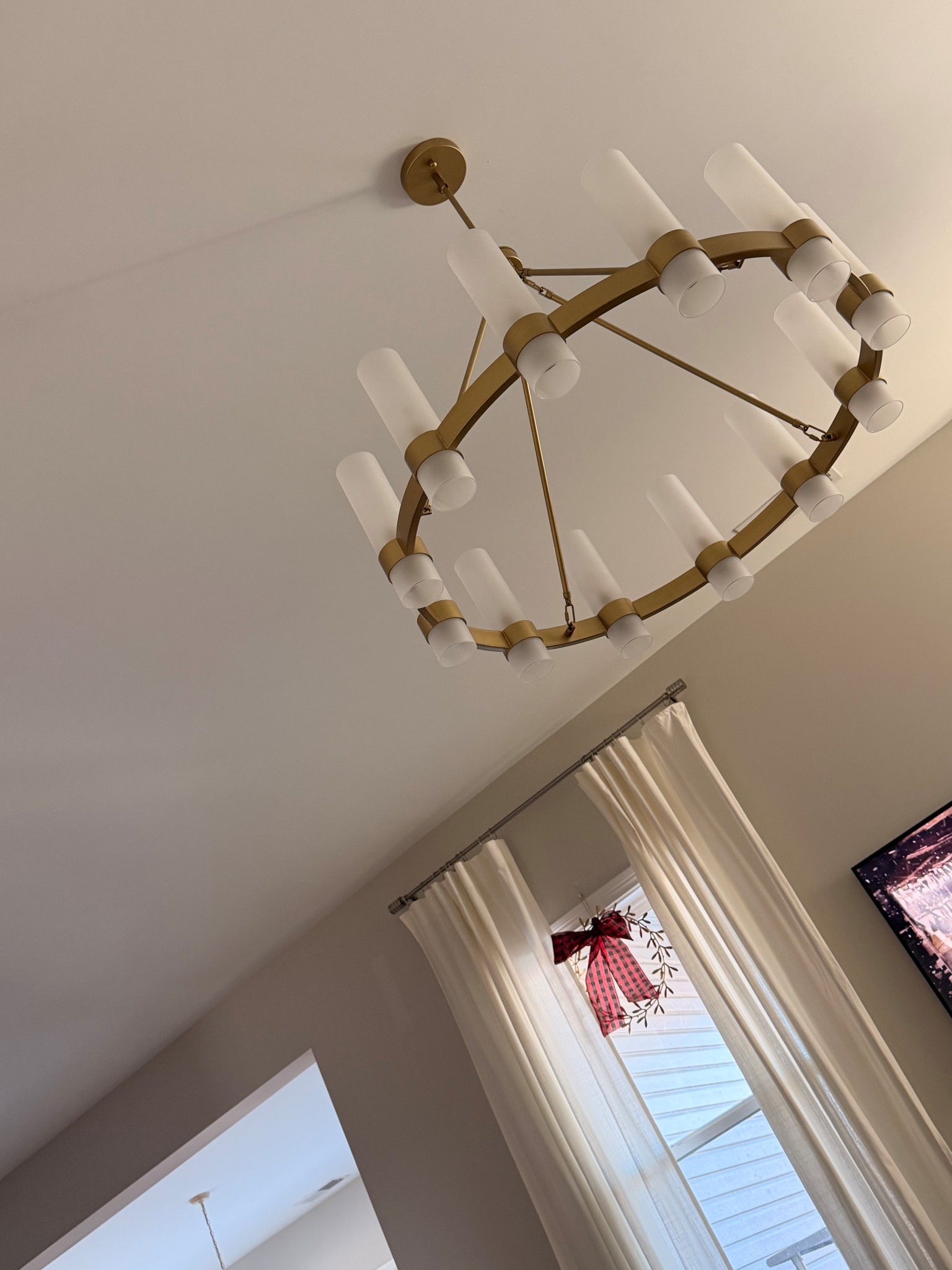 Christmas wreath and hanging light

#LTKHome #LTKHoliday