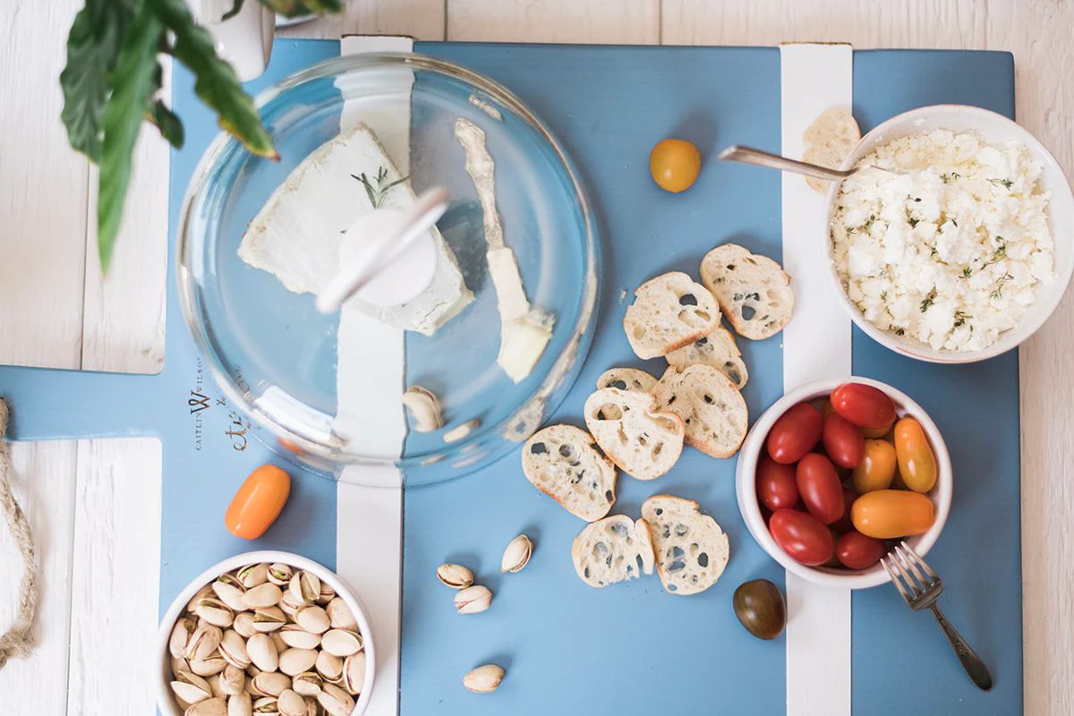 Caitlin Wilson French Blue/White Rectangle Mod Charcuterie Board | etúHOME
