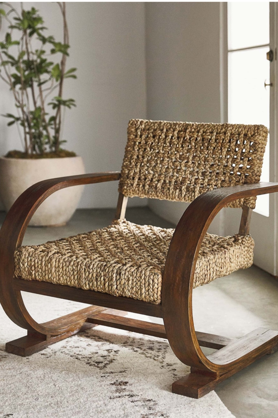 The accent chair that doesn’t disappoint 😉

#LTKHome