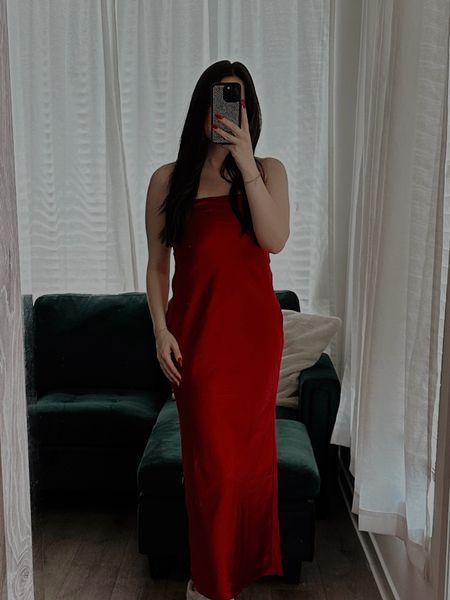 strapless red dress from revolve 

#LTKstyletip