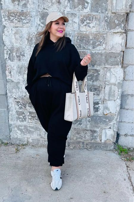 Love this plus size athleisure outfit idea! These cozy black sweatshirt and plus size joggers set is the perfect thing for plus size winter outfits and plus size fall outfits!
3/28

#LTKfindsunder50 #LTKstyletip #LTKplussize