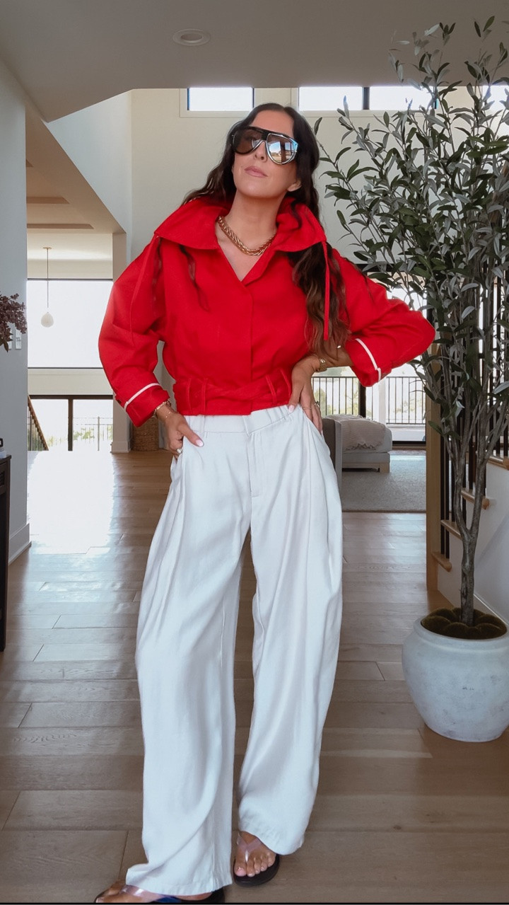 Loving the dramatic collar on this jacket..can be worn a different way if you don’t like the dramatic look! Pants are a size small but are a bit bigger so size down! 

Zara fashion, Zara finds 

@Zara

#LTKootd #LTKgrwm #LTKSaleAlert
