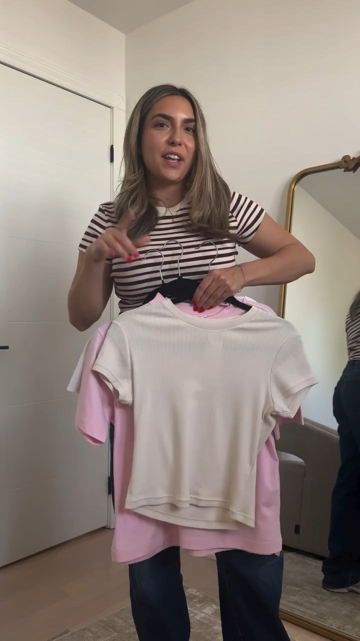 Not all basic t-shirts are created equal 🤍 Sharing my favourite fits from @uniqlocanada & how to style them for summer 🌸✨ 

Comment SHOP for the links 🫶🏼 (must be following)

#capsulecollection #minimalstyle #uniqlohaul #tryonhaul #summerfashion