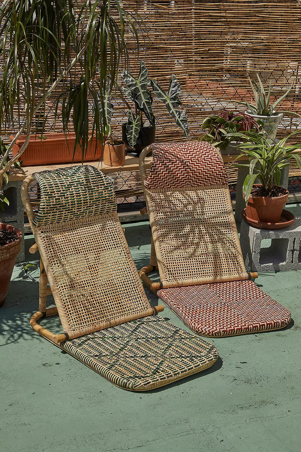 Tatami Red Rattan Beach Chair | Urban Outfitters (EU)