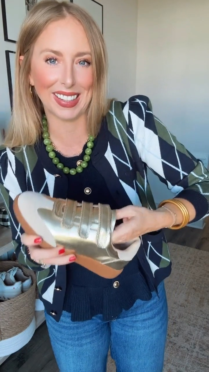 Love this new lippie from @macys ❤️ & How CUTE are the gold sneakers from @stevemadden-us !!

#LTKootd