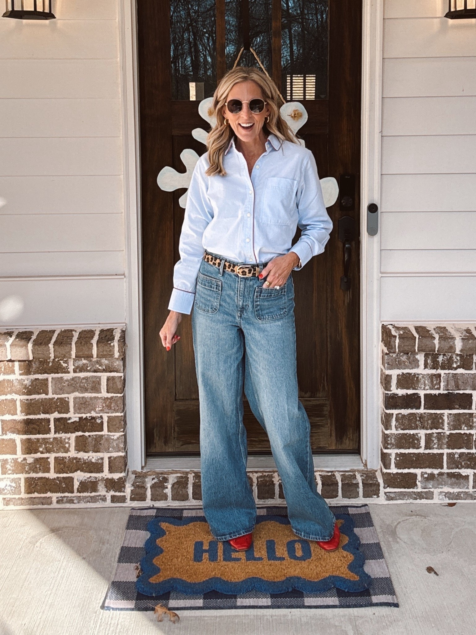 Smart crisp this free assembly contrast piped shirt brings modern flour to a timeless style… Looks great with your favorite red pants, linked some options here or denim  