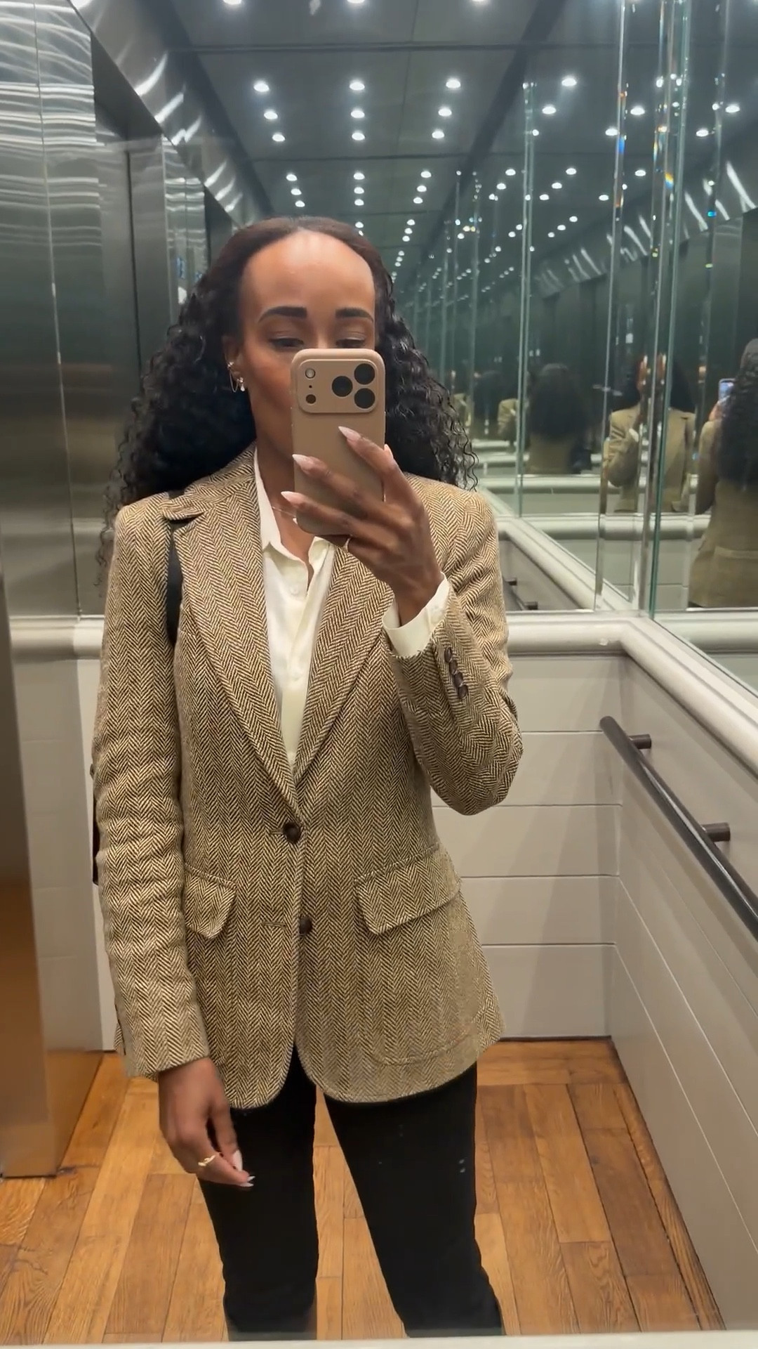 I have been loving wearing this herringbone blazer 🖤

#LTKootd #LTKgrwm #LTKOver40