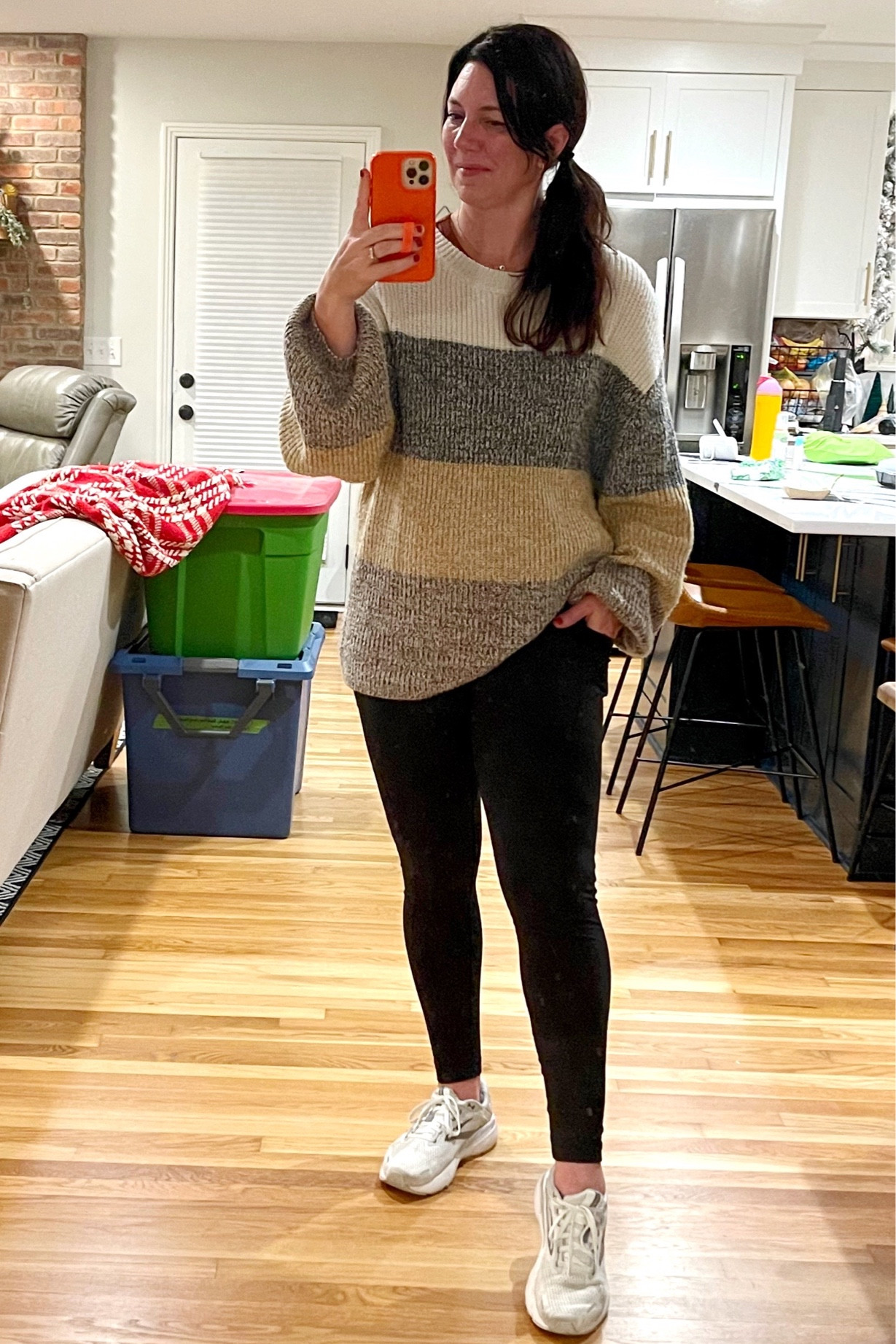 Winter leggings find. High waisted and don’t roll down. Great tummy control. Fleece lined but not bulky. Pockets!! 🙌🏼 Less than $30. 👏🏼👏🏼👏🏼 Weering my true size L. Sweater is old from Pink Lily and not available any more. 

#LTKunder50