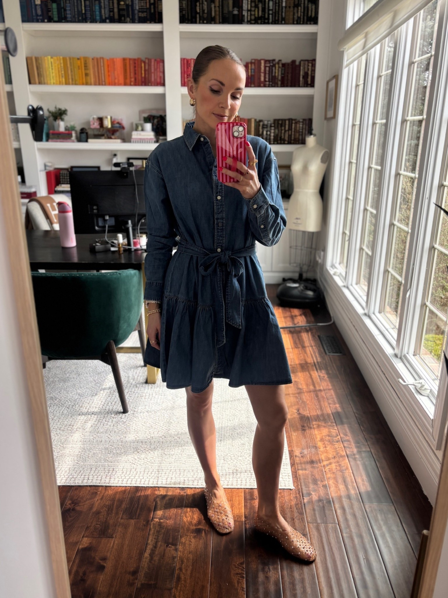 Ralph Lauren knows how to make a denim dress and you can grab this one @Macys. The quality is amazing! Runs TTS