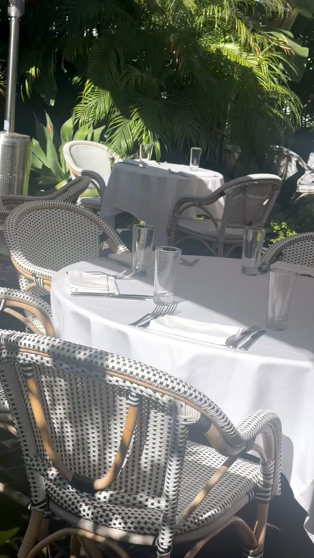 Coastal chic with a modern, clean feel. Woven bistro dining chairs, crisp white tablecloths, and generous umbrellas create an effortlessly elegant setting for a lingering lunch. Bring the look home, indoors or out.

#CoastalChic #BistroDiningChair #WhiteTablecloth #PatioUmbrella #OutdoorDining #AlfrescoDining #PatioDecor #DiningRoom #TableSetting #Tablescape #Entertaining #HomeDecor #InteriorDesign

#LTKHome #LTKSaleAlert