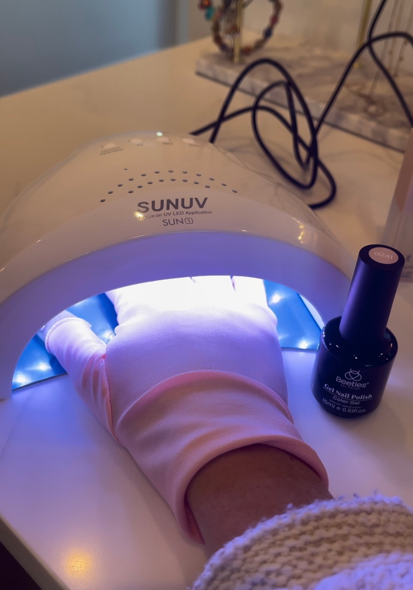 In home nail kit / salon