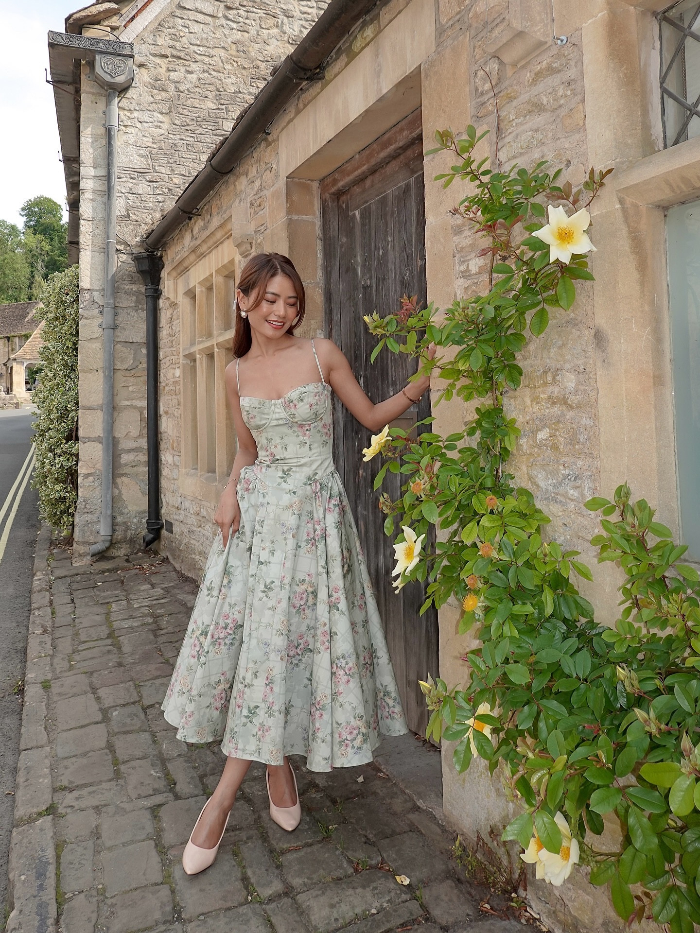 Just out here pretending I’m in a perfume ad 🌼✨