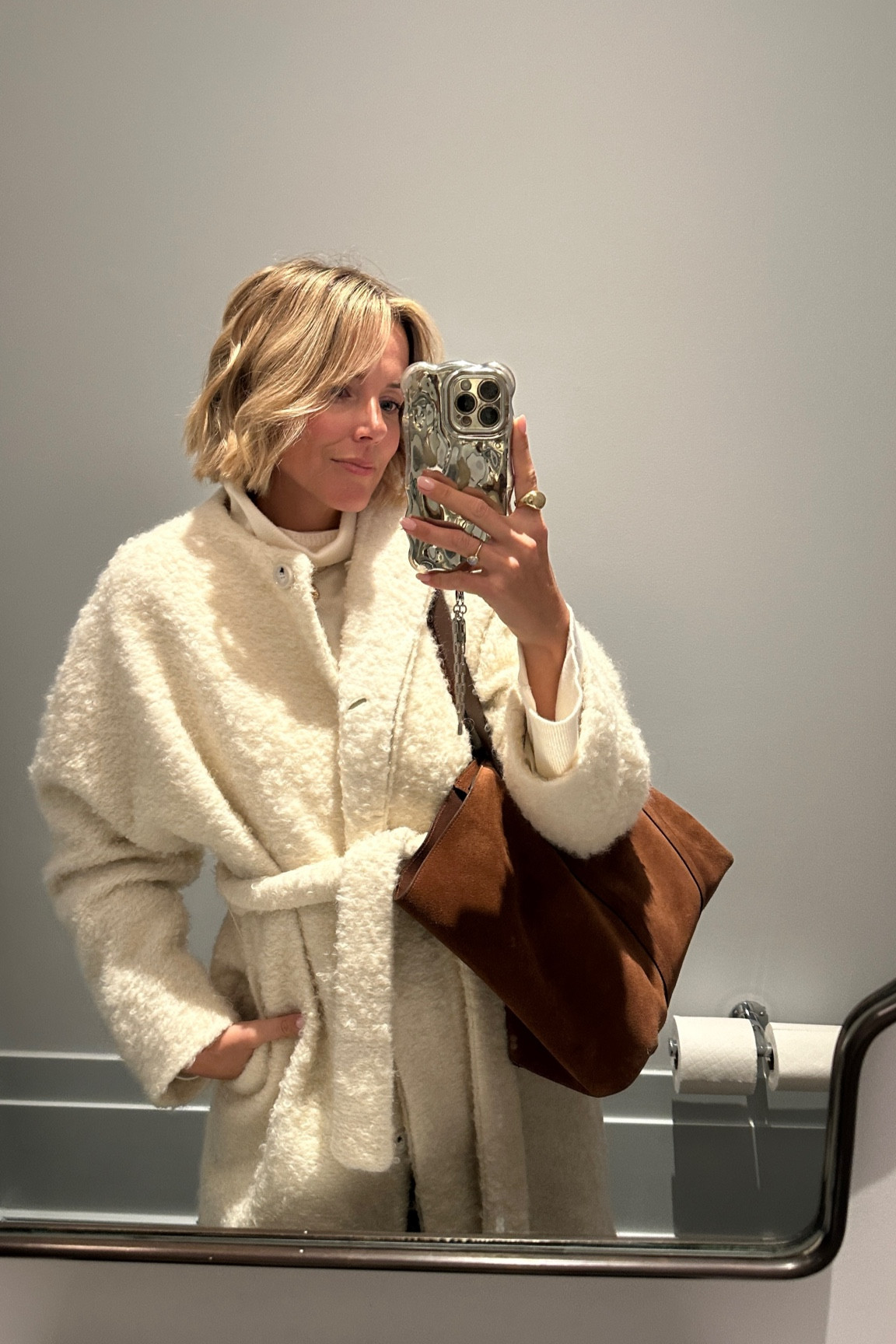 Cream coat
Fur coat 
Suede bag 

#LTKuk #LTKeurope