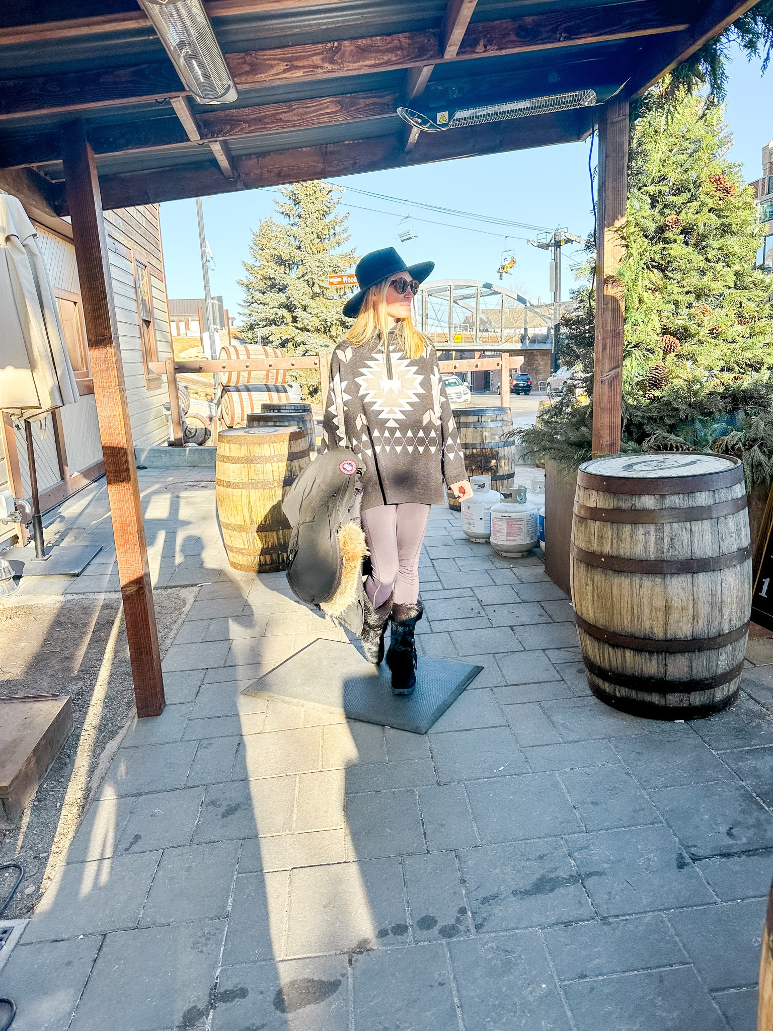 Apres ski outfit, winter outfit 

#LTKstyletip #LTKSeasonal