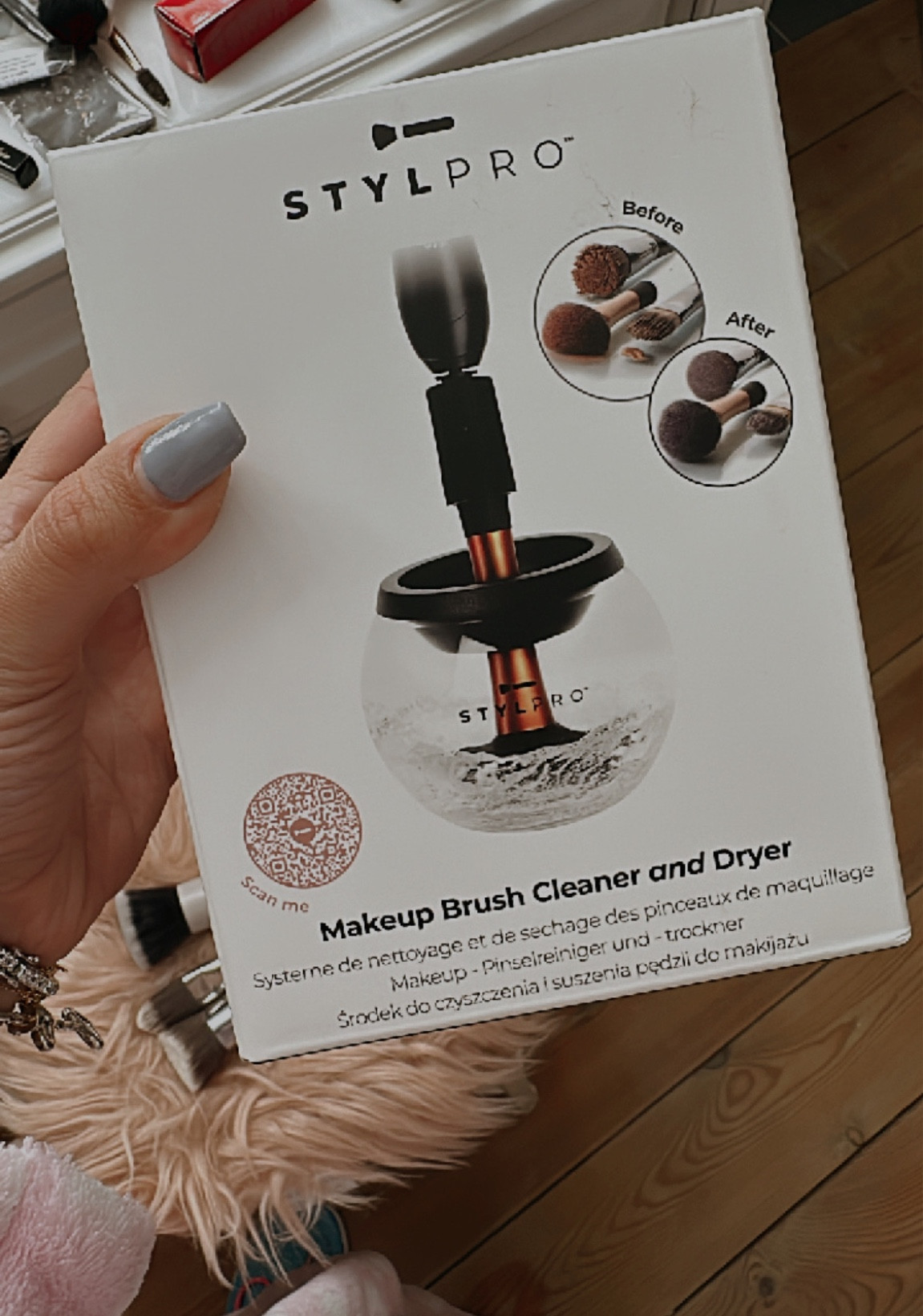 Best brush cleanser ever !!! Brushes clean and dry in 20 seconds

#LTKMostLoved #LTKeurope #LTKbeauty