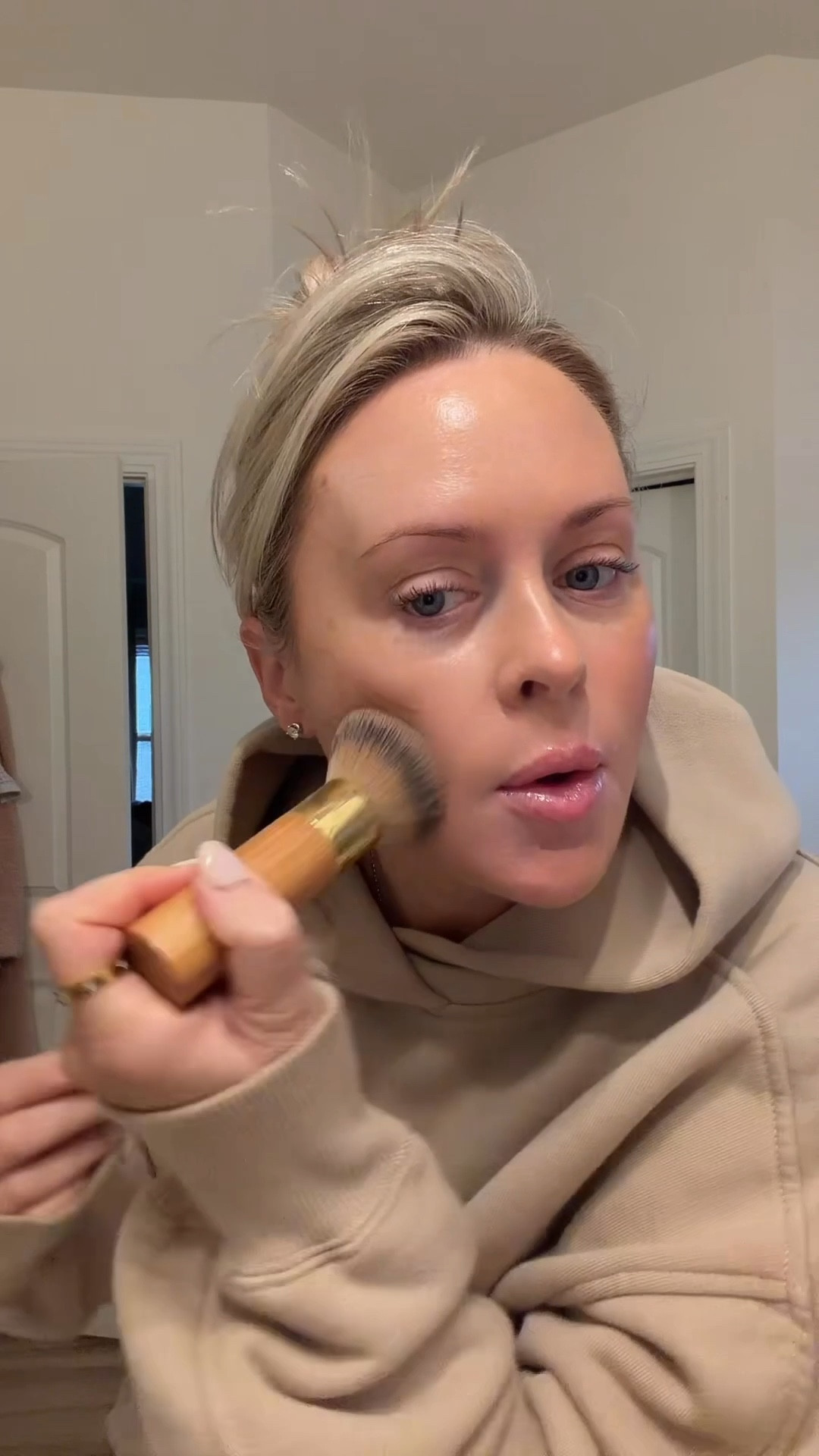 The bronze glow you all need ✨☀️

Giving Josie Maran vibes but with hydration + SPF and the prettiest bronzed skin. I had this on my face yesterday and I’m obsessed. It’s that skincare, no-makeup makeup glow you can layer or wear on its own. 🤎🧴


bronze glow. SPF glow. hydrating bronzer. no makeup makeup. bronzed skin. sunscreen glow.

#LTKmorningroutine #LTKgrwm #LTKBeauty