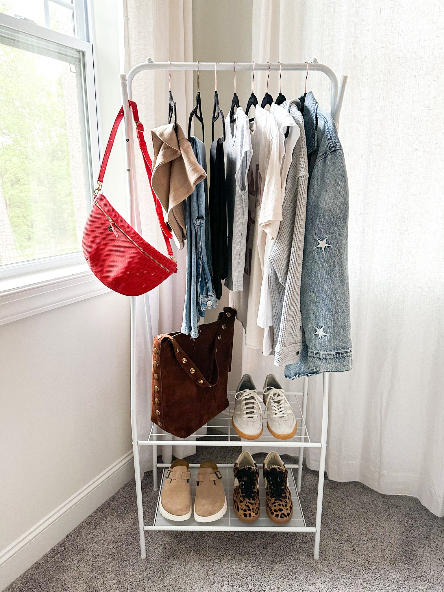 Items included in my one-week capsule wardrobe! Follow along this week for the different outfits I come up with to wear. #capsulewardrobe #outfitideas #capsule #fallcapsule 