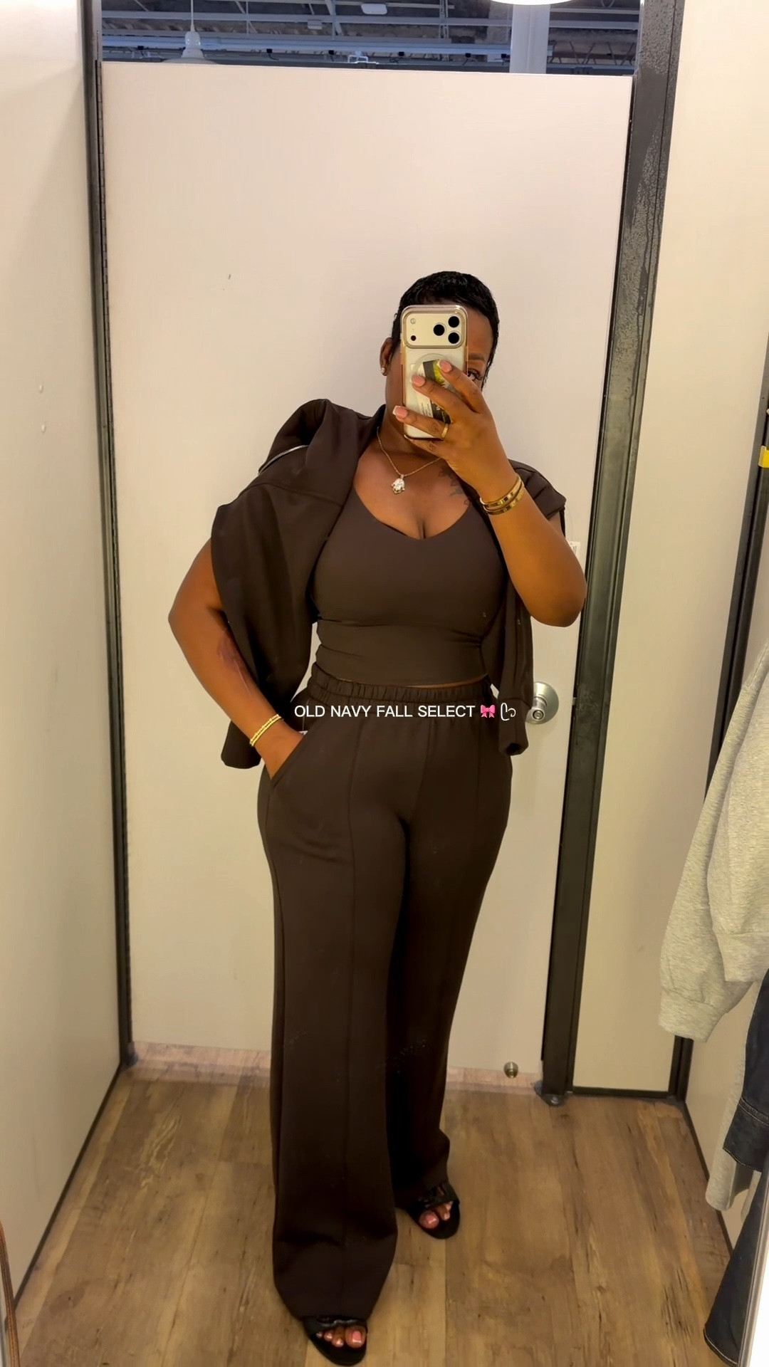 Fall/airport fit 
5ft 6” 200lbs 
Tops medium 
Pants medium

#LTKgrwm #LTKootd #LTKU