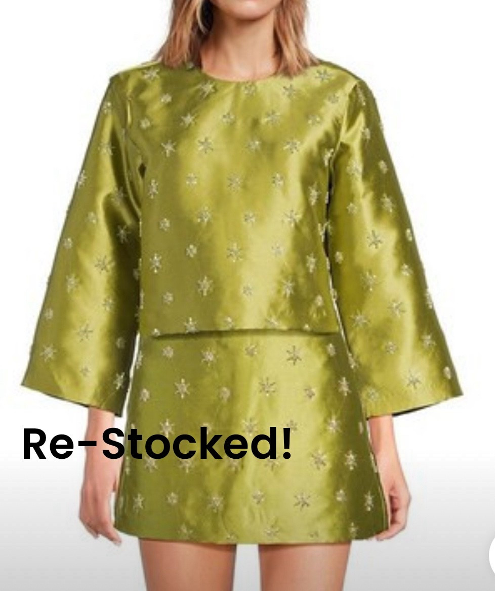 This viral set restocked! So fun for holiday parties! 