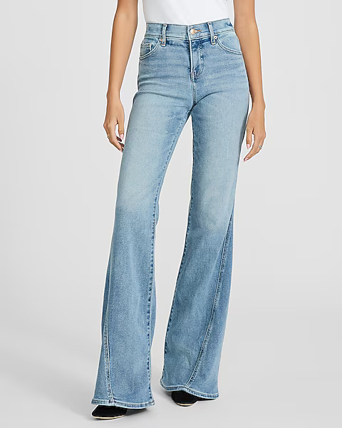 Mid Rise Light Wash Twist Seam Hyper Sculpt '70s Flare Jeans | Express