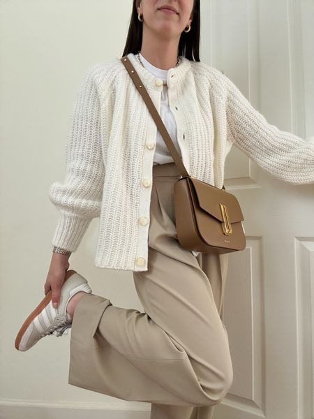 Cardigan, workwear, sweater, classic outfit, winter outfit, pre-spring outfit



#LTKSeasonal #LTKstyletip