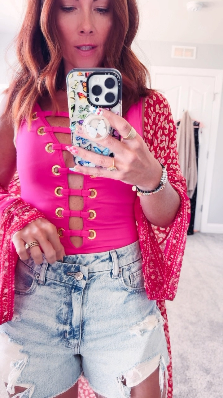 Hands down the best Jean shorts I’ve ever gotten!! They do the criss-cross button in the front which gets rid of the gap in the back. They sit so nicely on your hips and flare out a little at the bottom so your thighs have room to breathe and move. Highly recommend!

I’m in a 6 but was on the brink of getting a 4 - so if you’re between sizes then consider sizing down! 

Shorts. Jean shorts. American Eagle. Mom shorts. Curvy shorts  

#LTKFindsUnder50 #LTKStyleTip #LTKSaleAlert