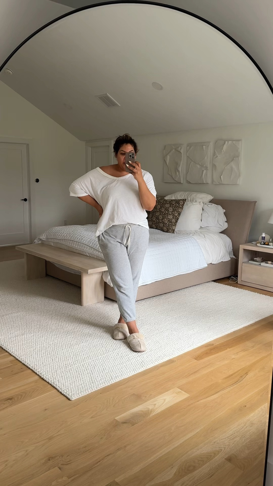 OOTD: day 92/365 of sharing my realistic midsize outfit of the day! I’m 5’9” 38D size 12/xl — I’m wearing a size XL in the top but it runs oversized on purpose & L in the aerie joggers ♡

#LTKSaleAlert #LTKFindsUnder50 #LTKMidsize