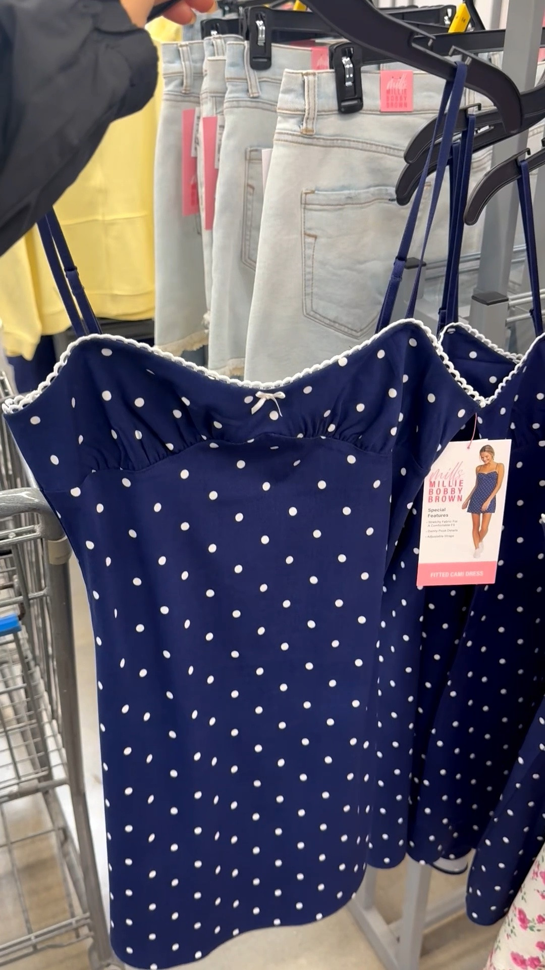 Polka Dot Dress 🤍

Polka Dot Dress// WalMart// Walmart Fashion// Walmart Clothes