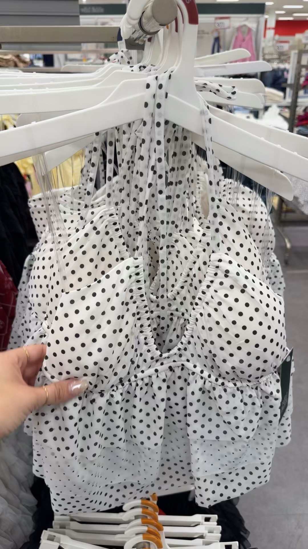 Cutest $15 polka dot top.🌸🫶🏽👏🏼🎯



#LTKootd #LTKMidsize #LTKSeasonal