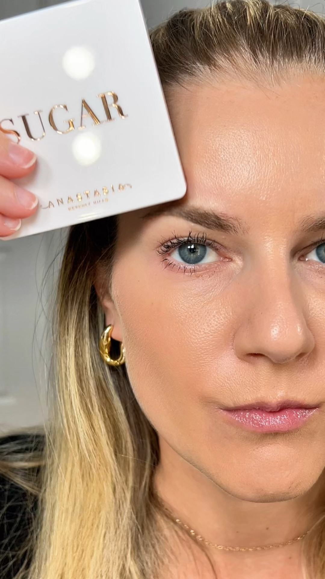 Hooded Eyes Makeup ✨ for a softer pretty look for your holiday events! 🎉 Comment SHOP for a DM with a list of all products used 🛍️
@anastasiabeverlyhills sugar palette 

#eyeshadowhack#eyeshadowhacks#makeuphacks#makeuptips#beautyhacks#beautytips#makeuptipsandtricks#howto#makeupforbeginners#hoodedeyesmakeup 

#LTKVideo #LTKBeauty #LTKGiftGuide