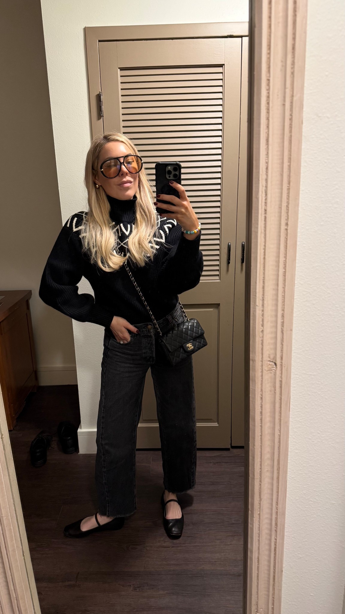 Santa Fe outfit 
Black sweater
Sweater 
Black jacket
Barrel jeans 


#LTKdayinmylife #LTKTravel #LTKootd