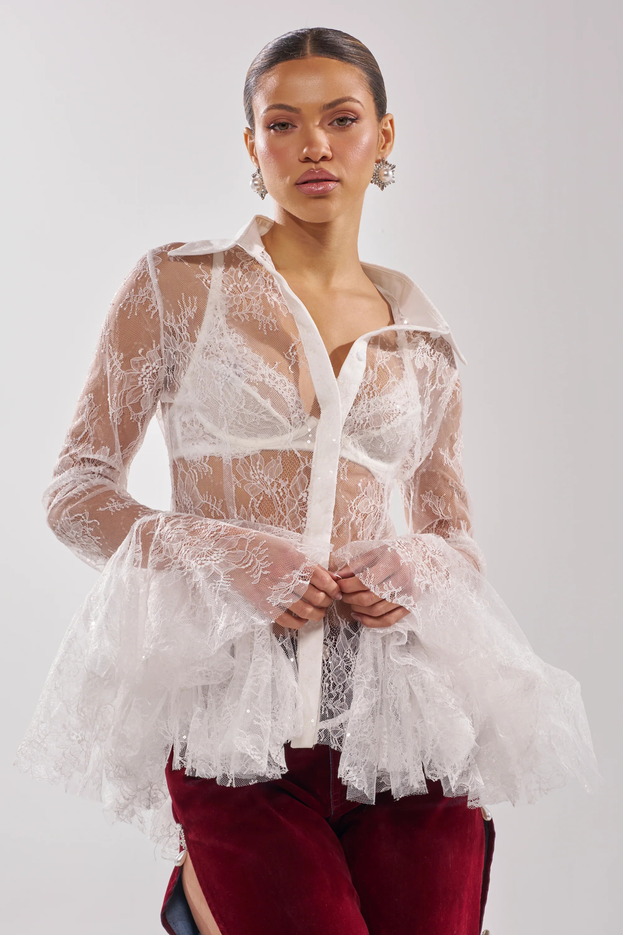 LADY LOVER LACE BUTTON DOWN | AKIRA