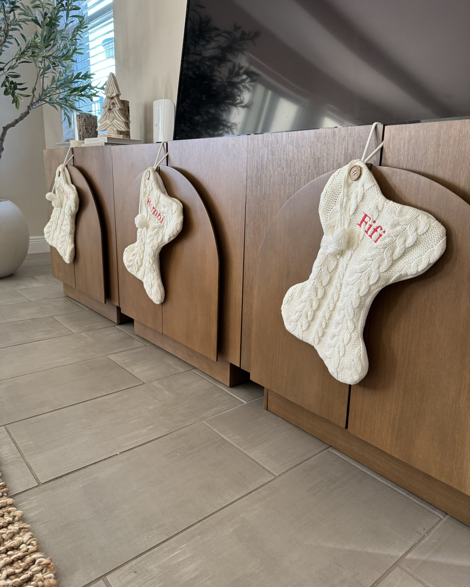 The CUTEST personalized stockings for pets from Amazon!!! 😭❤️🎄


#LTKFindsUnder50 #LTKHoliday #LTKSeasonal