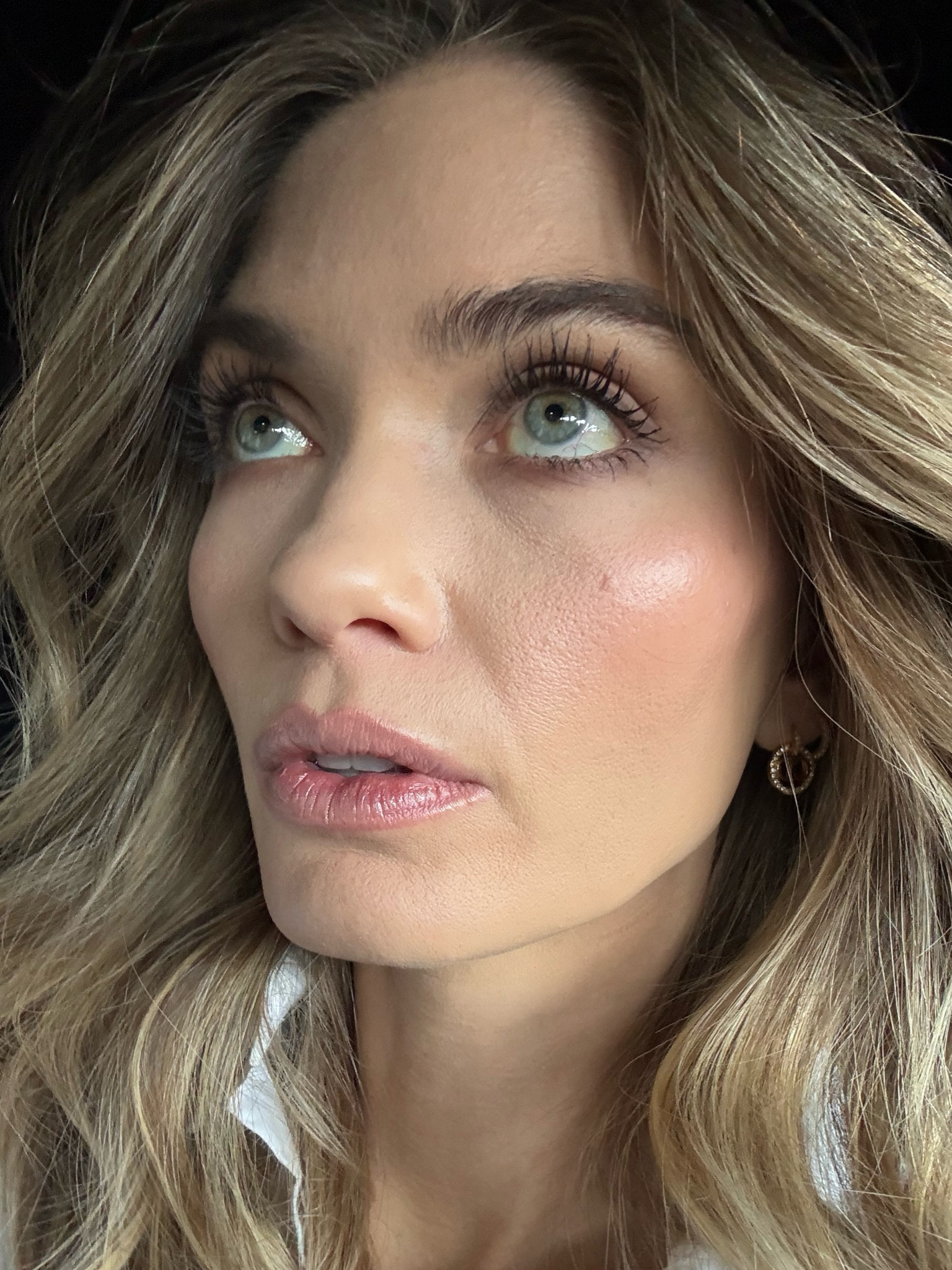 This is literally the worst photo. I was in the car and getting so many messages about the serum so I just snapped this really quickly 🤣

The lash serum takes time but after 4-6 weeks of nightly use, you wake up one day and it’s like omg LASHES!!