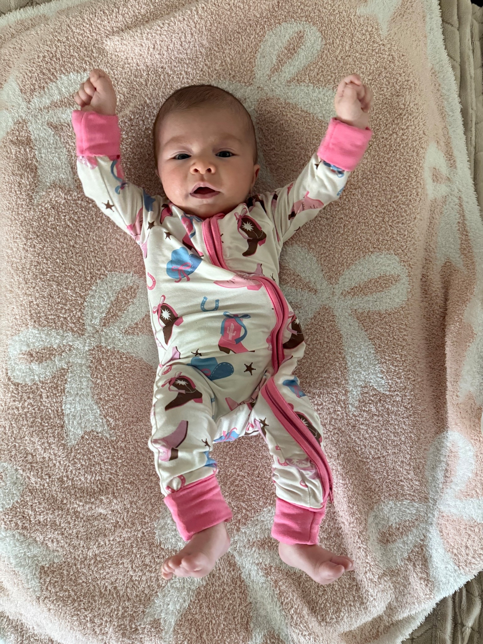 Our fave Jammie’s and blanket are 20% off with code MAKENNA 