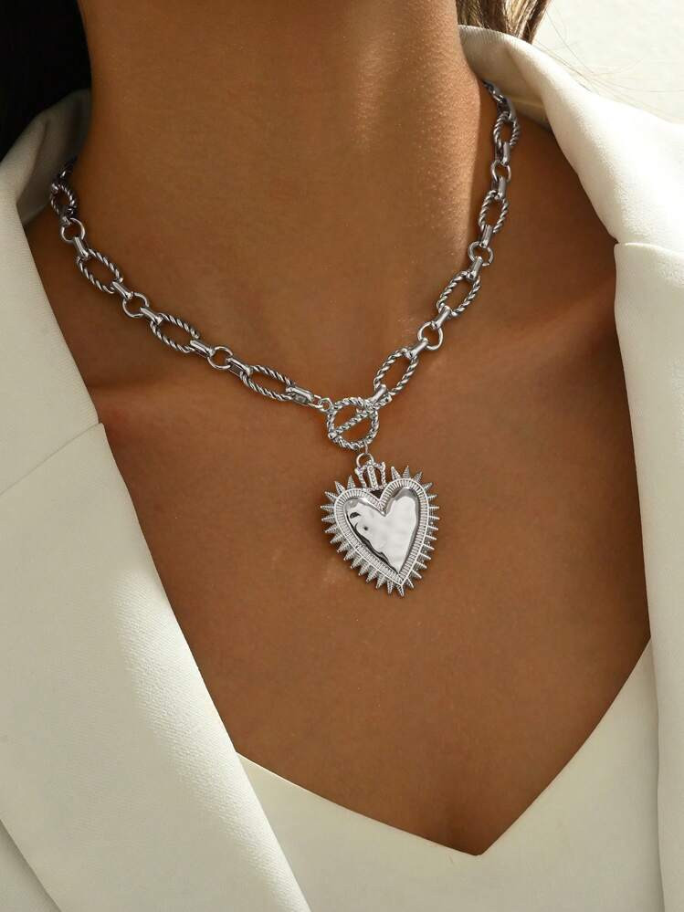 1pc Minimalist Chunky Chain Heart Decor Hammered Pattern Creative Chunky Chain Pendant Necklace, Silver Chain Handmade Twisted Texture Chain Necklace, Fashion Women Necklace, Classic Jewelry Luxury Girl Accessory, Party Gift For Friend, Freely Matchable Silver Women Necklace | SHEIN