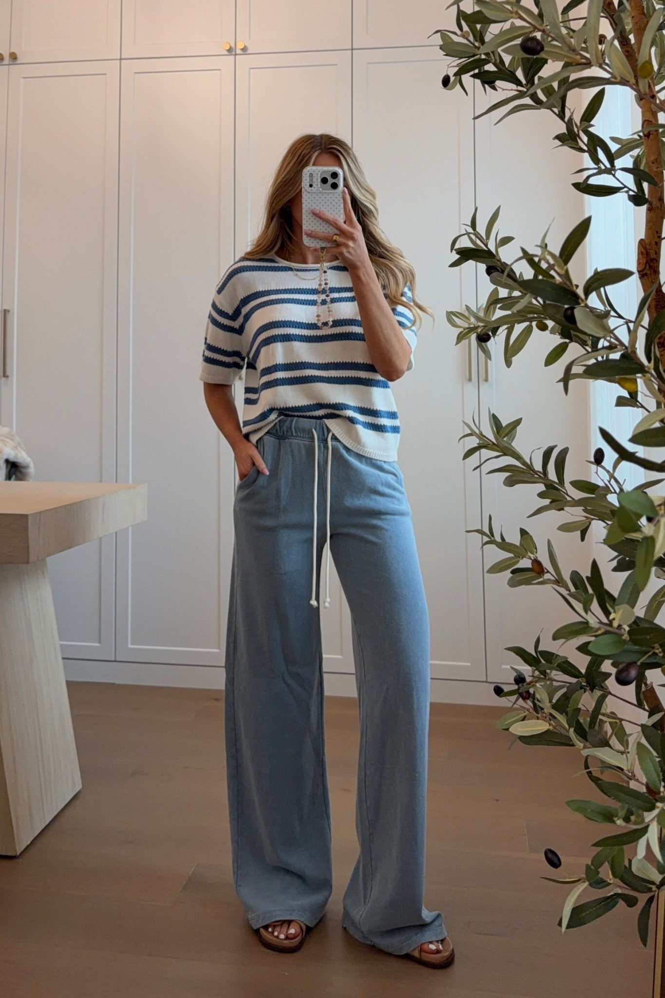 the quality is soooo good. top: xs // pants: xs 