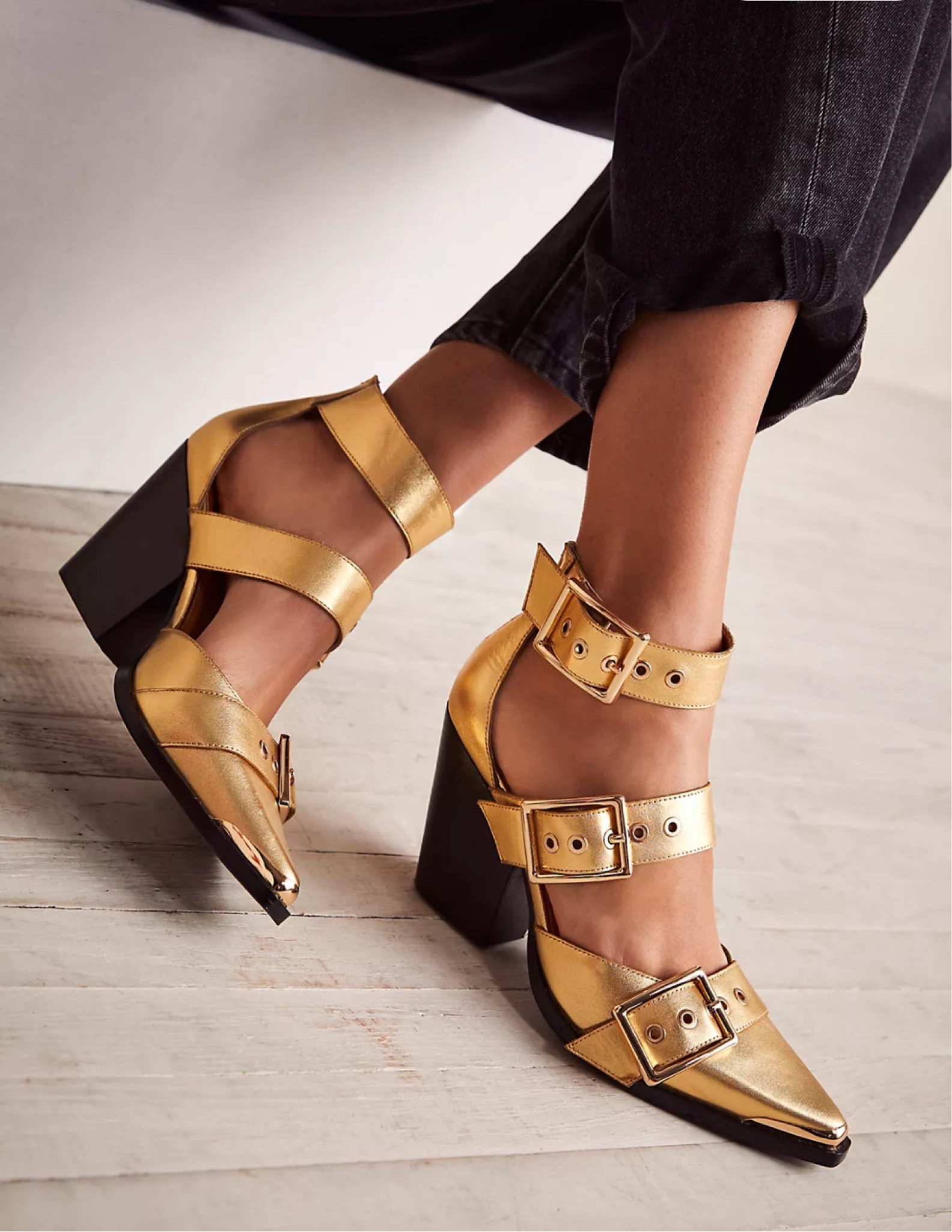 Jeffrey Campbell Hendrix Heels.
Only available in size 6

#LTKshoecrush