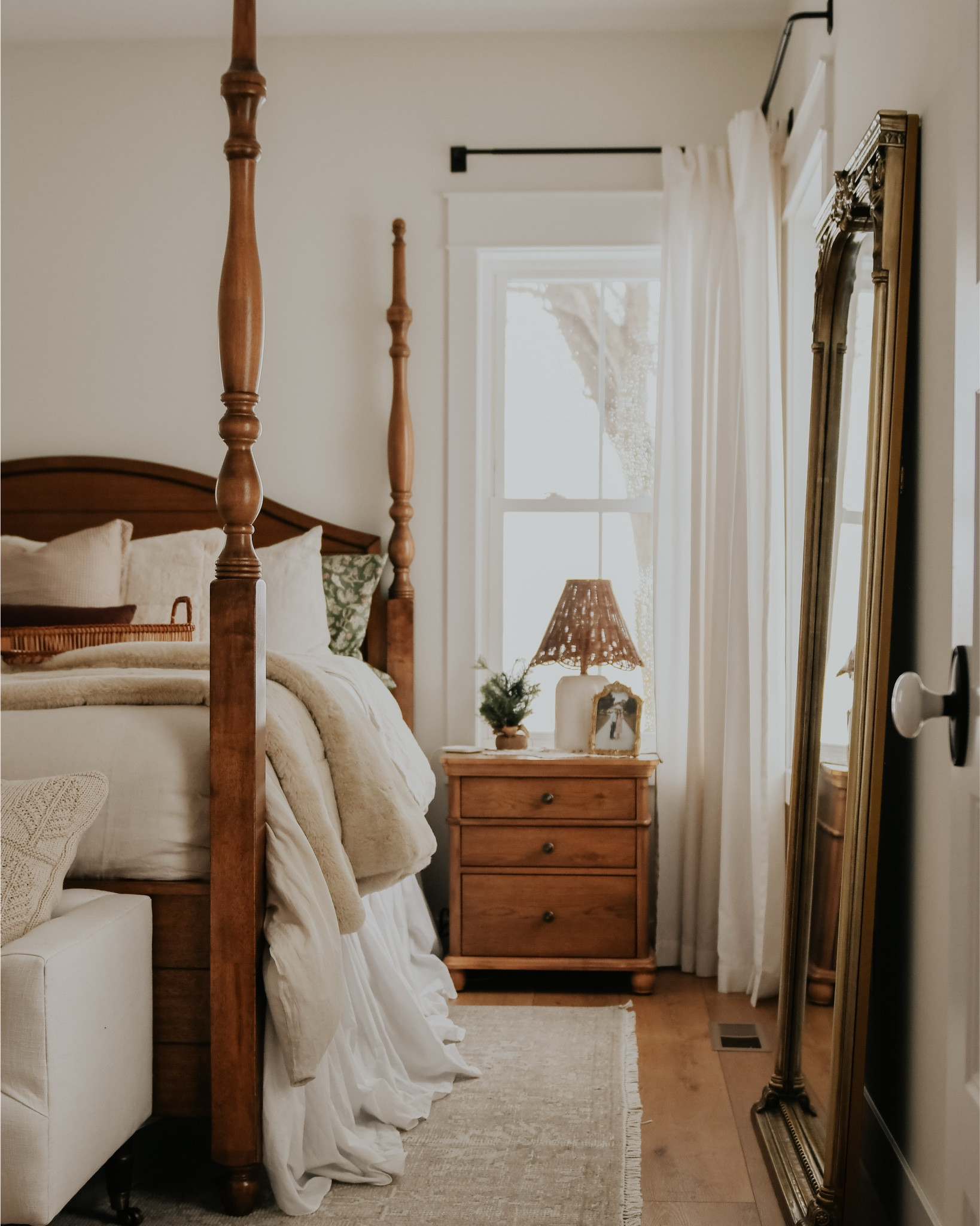 Simple winter bedding 🌲 

#LTKHome #LTKHoliday #LTKSeasonal