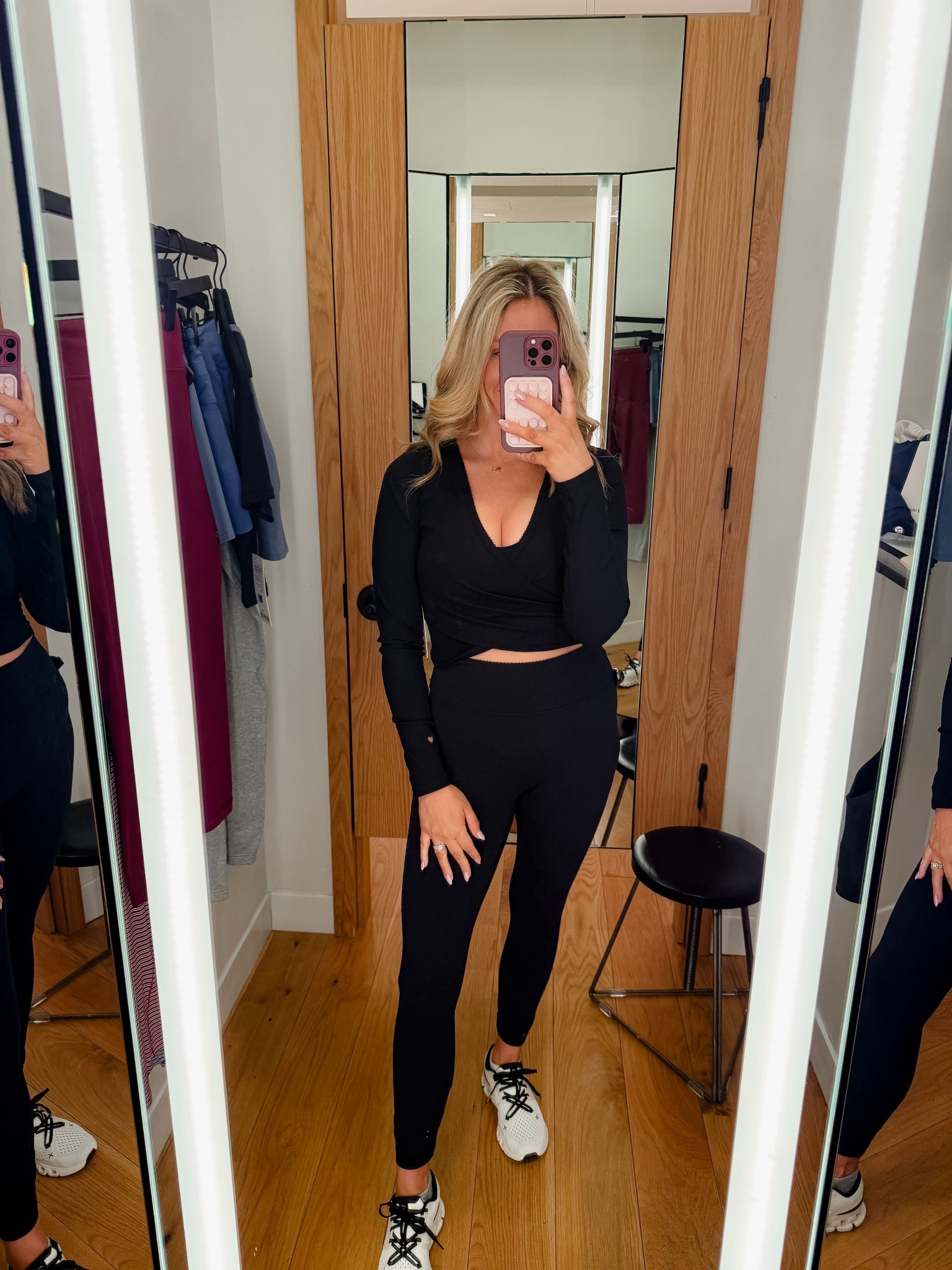 Valentine’s Day set in black! Wearing a M on top, 6 on bottom 🖤

#LTKValentine #LTKootd #LTKActive