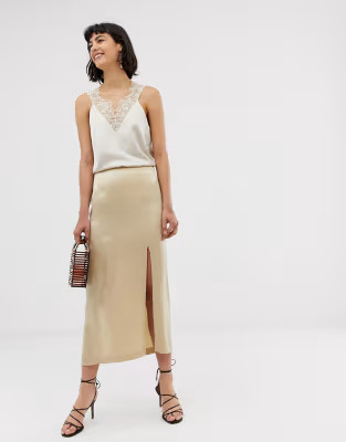 & Other Stories – Rock aus Satin mit seitlichem Schlitz in hellem Beige | ASOS AT