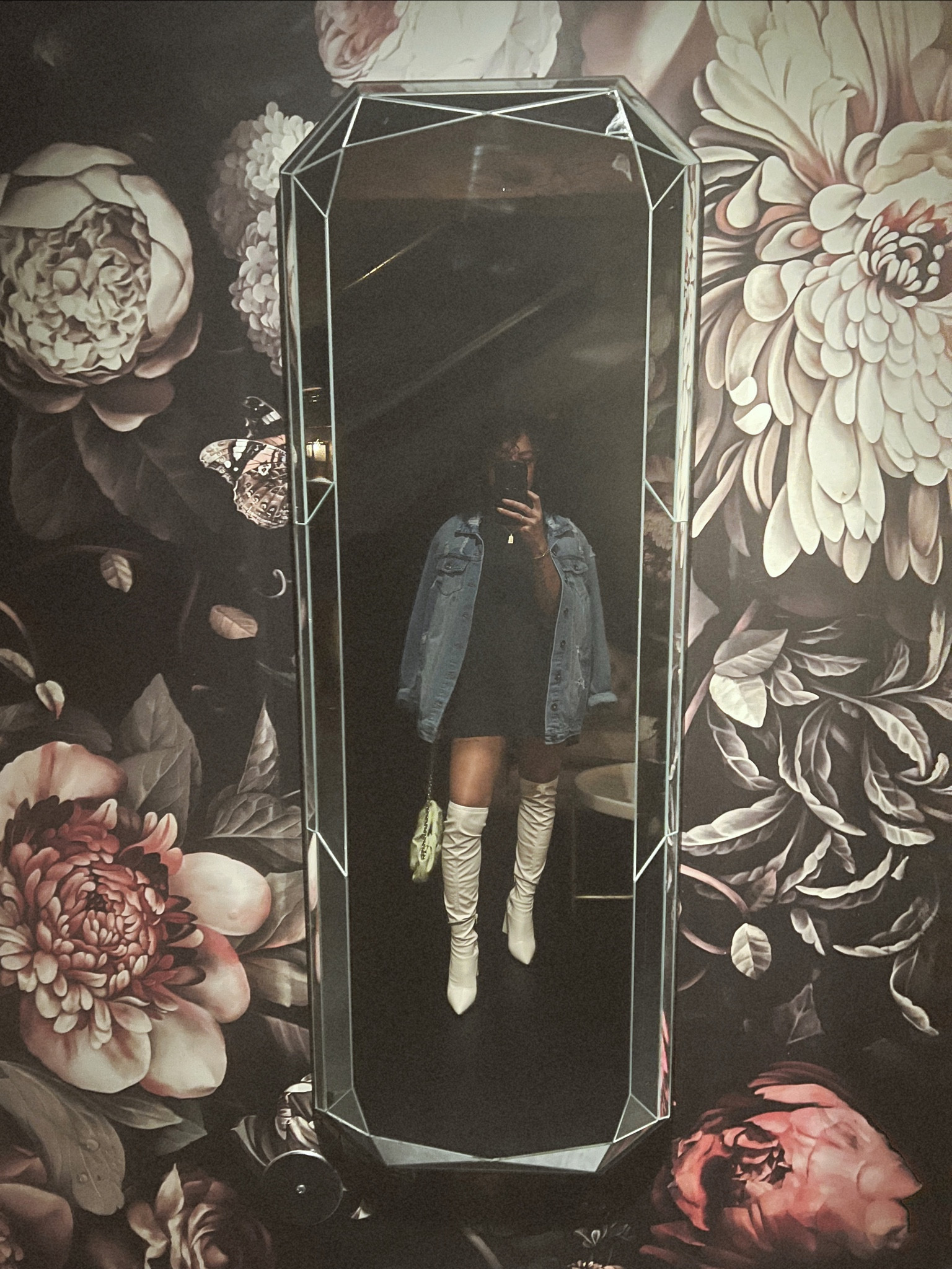 Night out #kneehighboots #tshirtdress

#LTKfit #LTKunder50 #LTKshoecrush