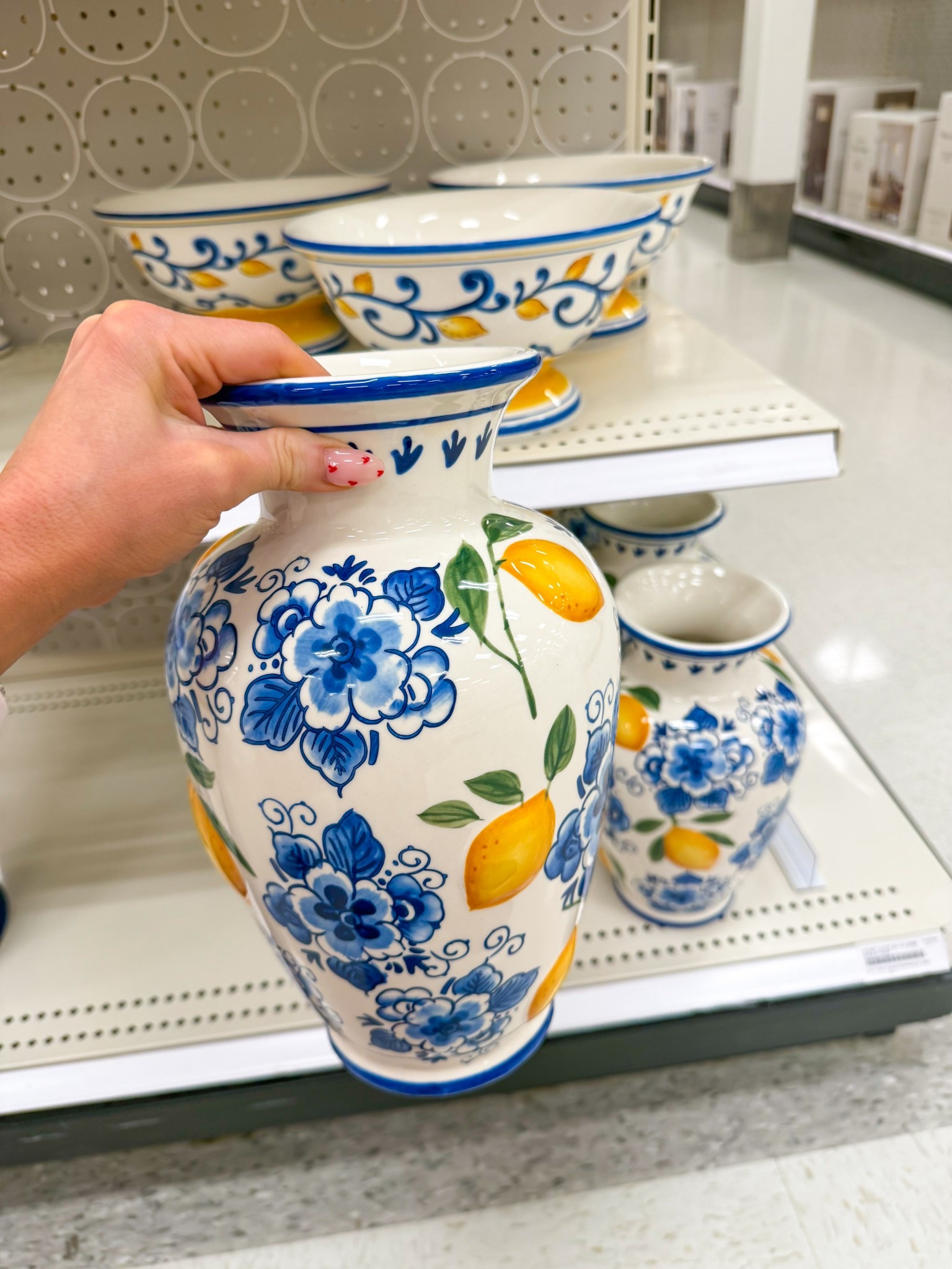 It’s giving Italian countryside! Love this pretty lemon print for spring and summer home decor! 





Home finds 
Italy 
Amalfi coast 
Target home 
Target finds 
Lemon decor 
Spring decor
Vase

#LTKHome #LTKSeasonal