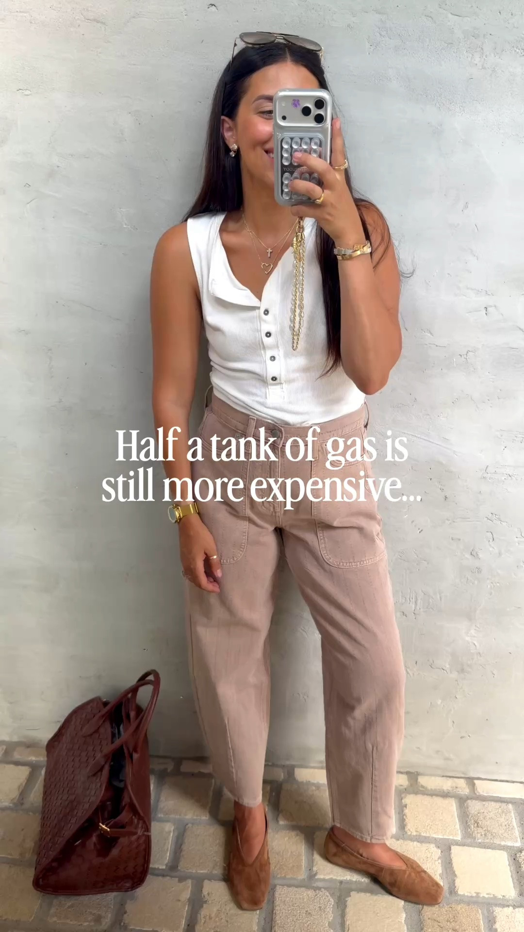 NOT A DRILLL! SALE ALERT 🚨 The chocolate brown, black, & light pink striped barrel jeans are $22!!! I have feelings they will sell out!!

Size: 4

Dressupbuttercup.com #dressupbuttercup #dederaad