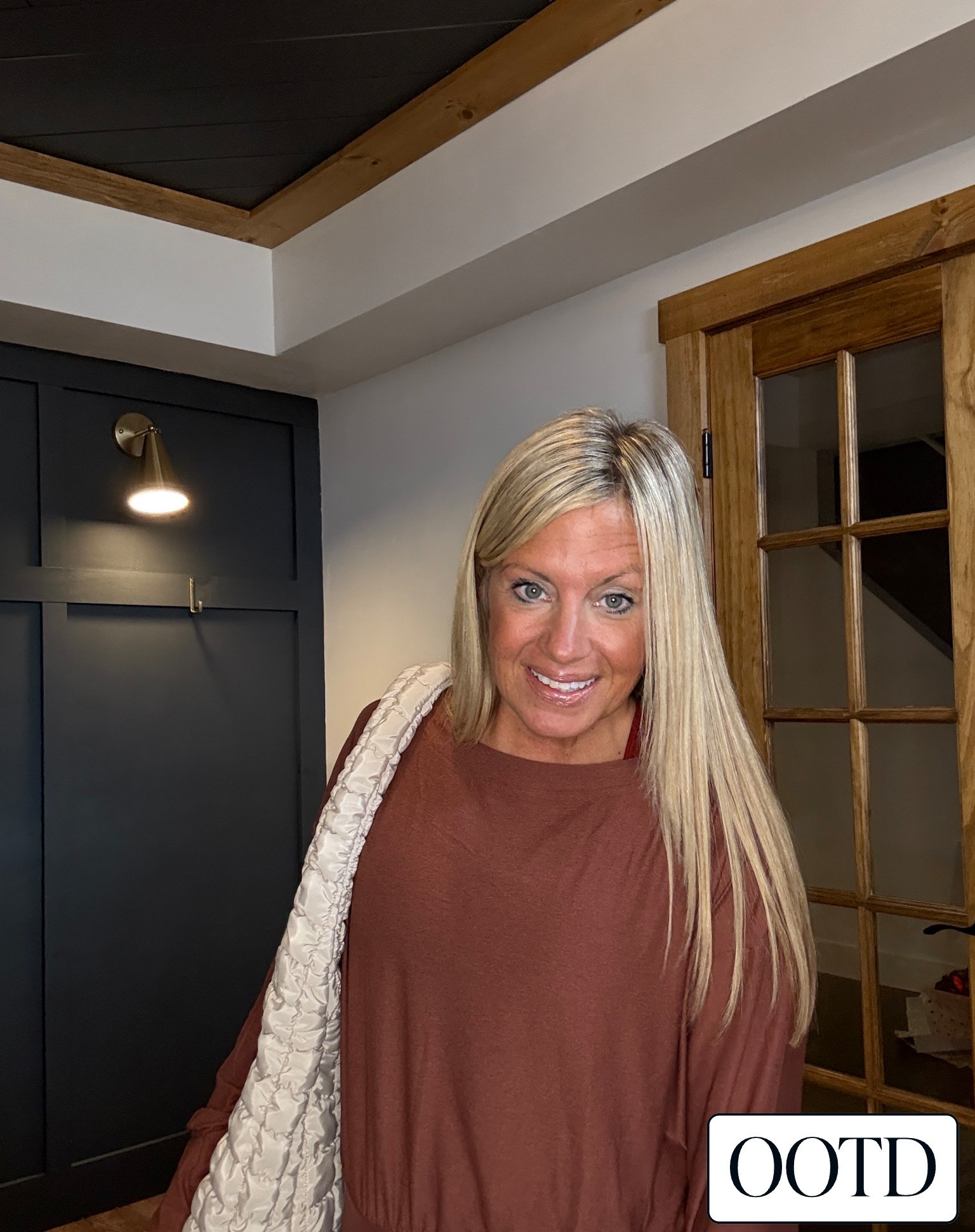 Sunday OOTD my top is on deal dropping to under $13.  Makes a great gift too!🎁. Shop the paid 🔗👇.  #ad#OldNavy#aerie-leggings

#LTKootd #LTKSaleAlert #LTKGiftGuide