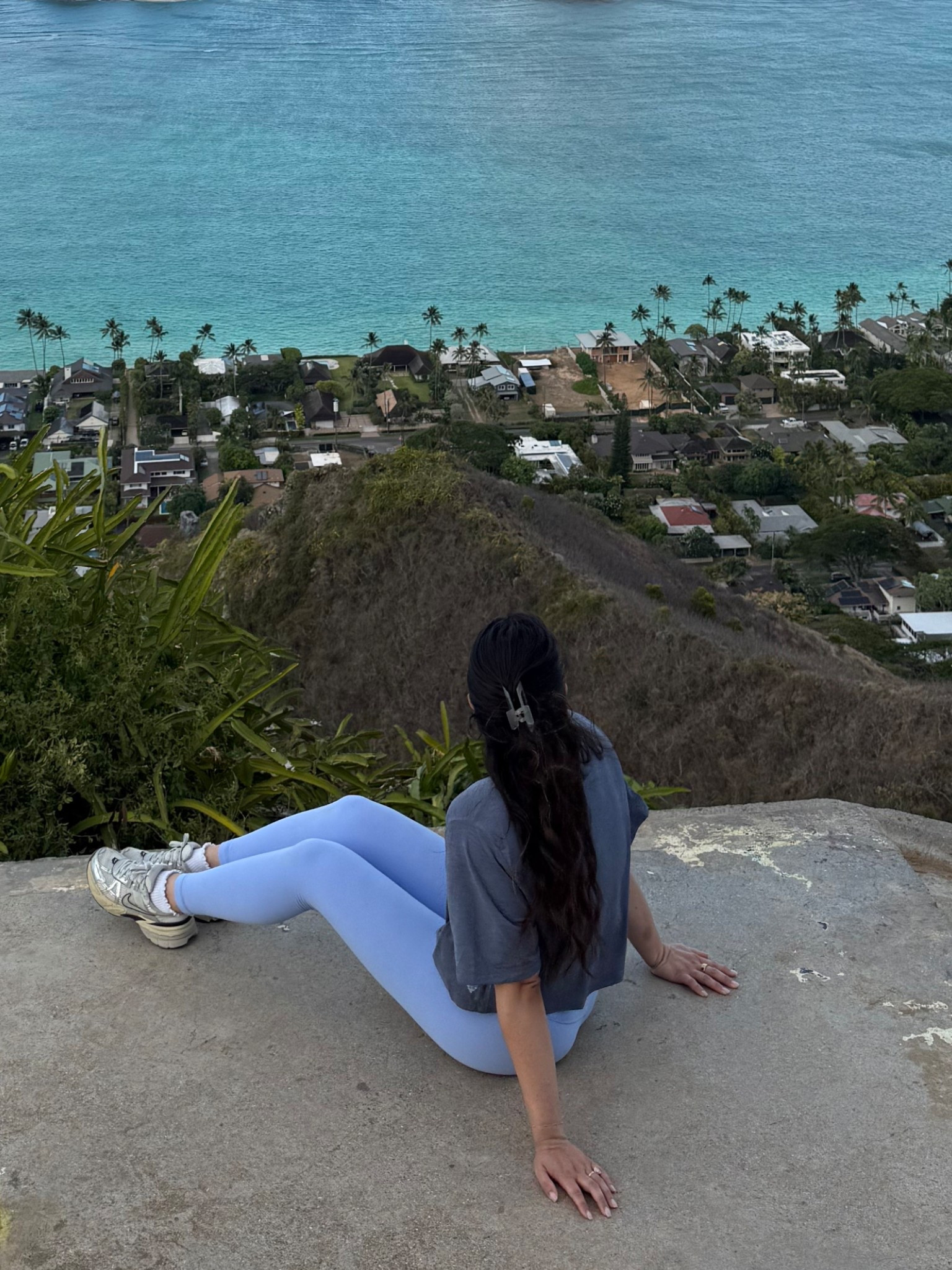 hiking fit 💜🥾 everything is exact!! 