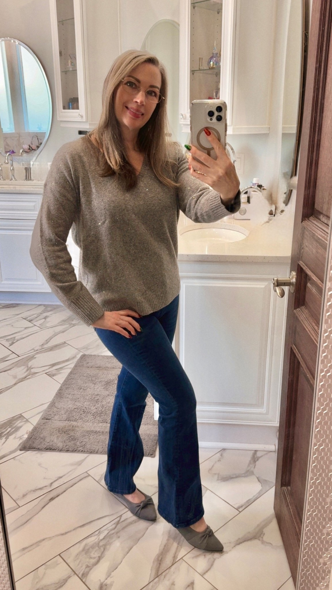 My favorite jeans are back in stock for petites! These sold out in store and online so fast the first time. Grab them while you can!
Available in regular length too. 
#ltkootd

#LTKmomlife #LTKPetite #LTKGiftGuide